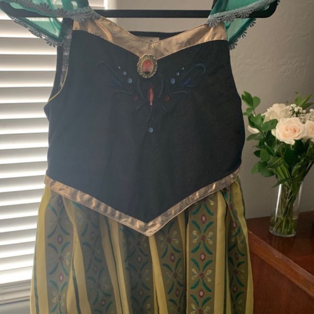 Anna coronation dress